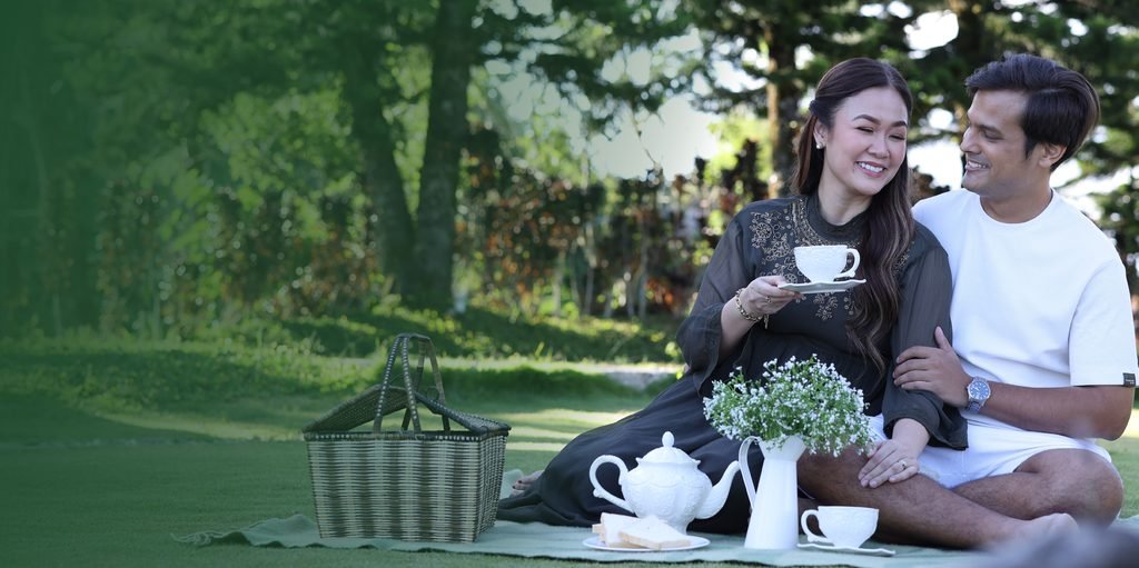 Couple enjoying a picnic lawn setting at Foressa Mountain Town